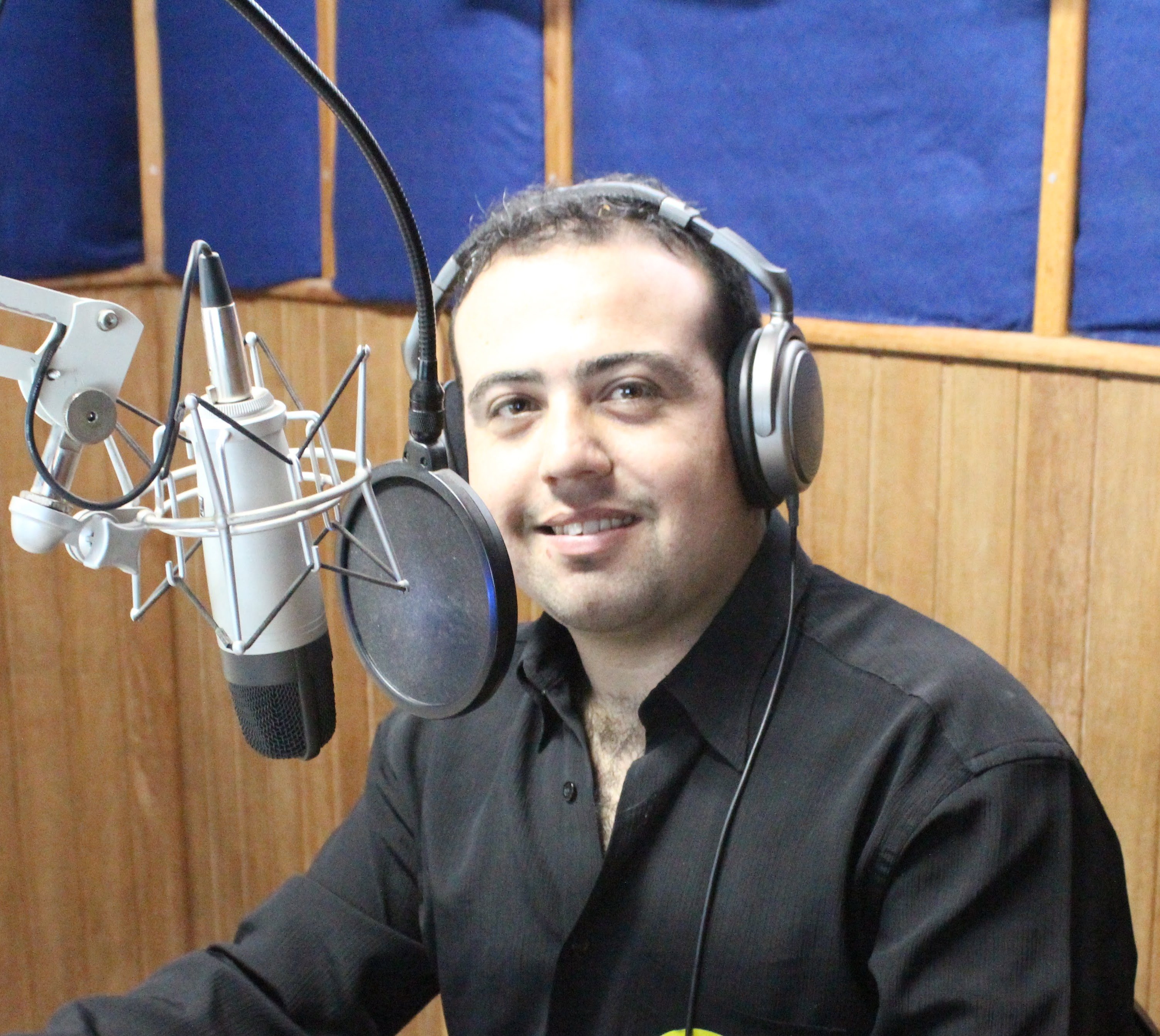 Locutor Ney Andrade no Estúdio.jpg